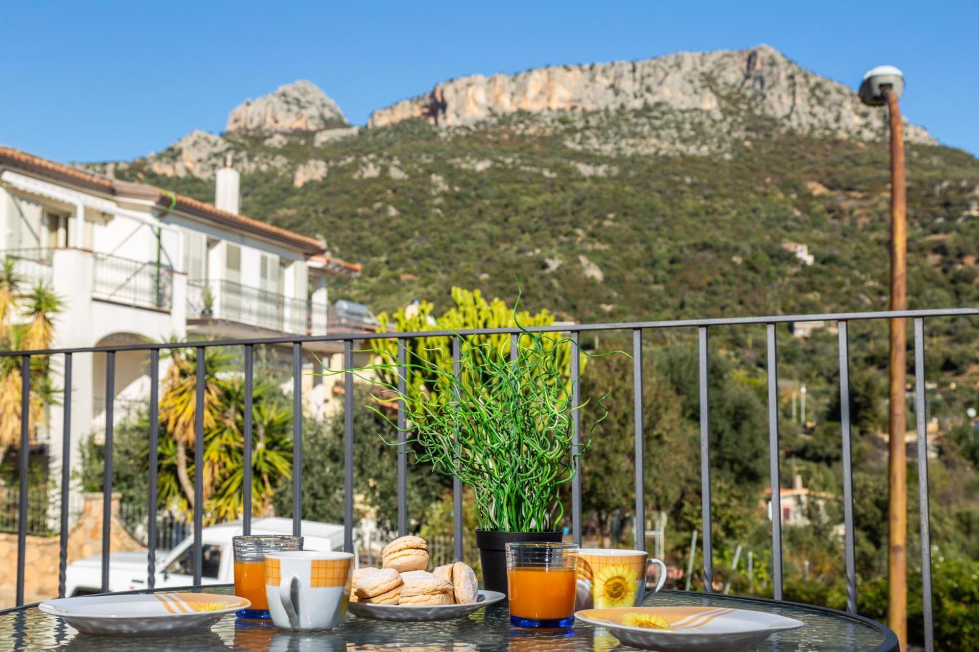 Ferienwohnung Bynos Pool - Primo Piano Santa Maria Navarrese Exterior foto