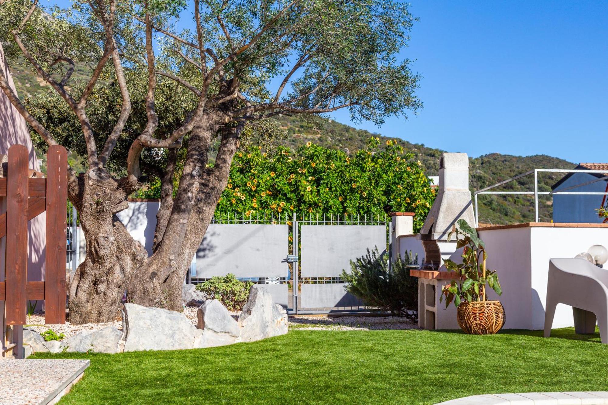 Ferienwohnung Bynos Pool - Primo Piano Santa Maria Navarrese Exterior foto
